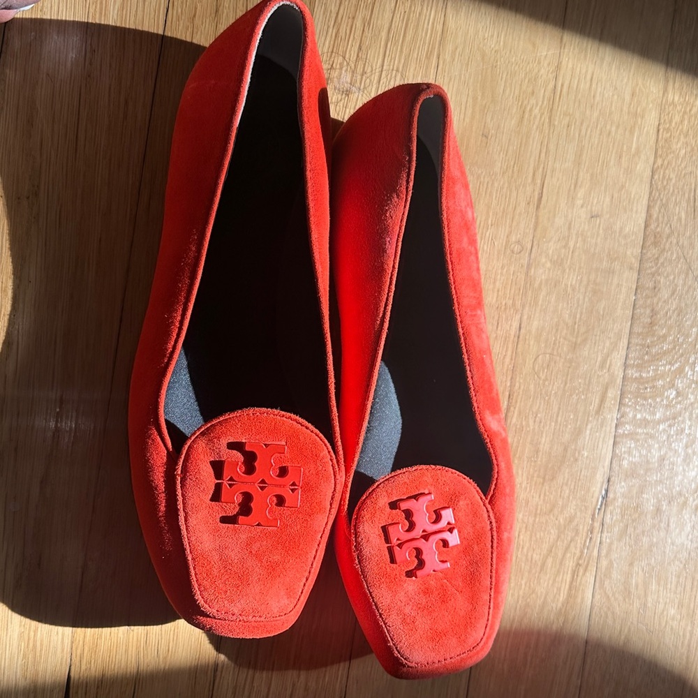 EUC Tory Burch Women's Orange Suede  Loafers size 5.5 M